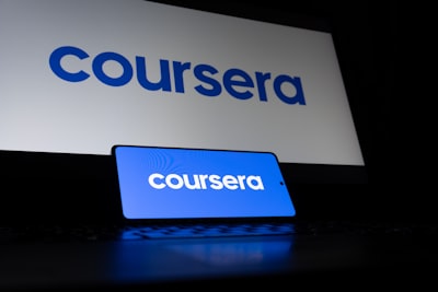 Suscripción vs licencia perpetua para software educativo