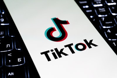 TikTok alcanza acuerdo antes de juicio por adicción a redes sociales