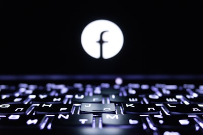 Simulador de Teclado: Privacidad Verificable con Datos Locales