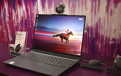 Ahorra $500 en el portátil de productividad de Lenovo.