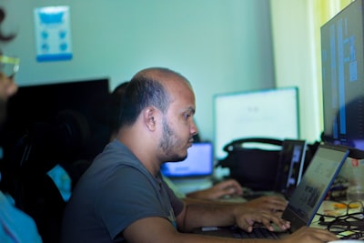 Desarrollador de software con 15 años de experiencia en Valencia