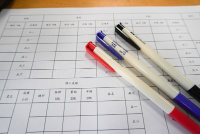 Optimización de etiquetas humanas para evaluadores de IA