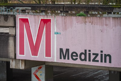 Un marco de detección de medios adversos en AML