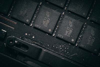 Innovación en almacenamiento: NAND 3D de 332 capas marca un hito
