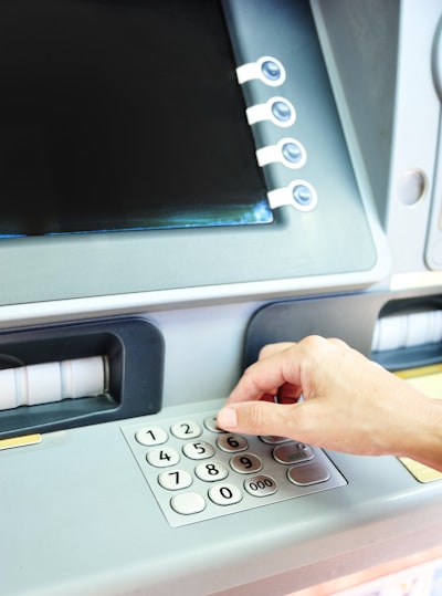 ¿Frecuencia de actualización de integraciones de pasarelas de pago para seguridad?
