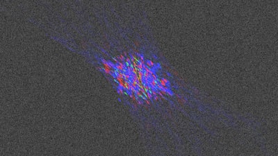 Aumento controlado de imágenes de iris usando gradientes en el espacio latente