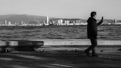 AnchorRoute: Control disperso enrutado por intervalos para síntesis de movimiento humano