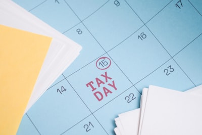 ¿Cómo automatiza una empresa los informes fiscales mensuales?