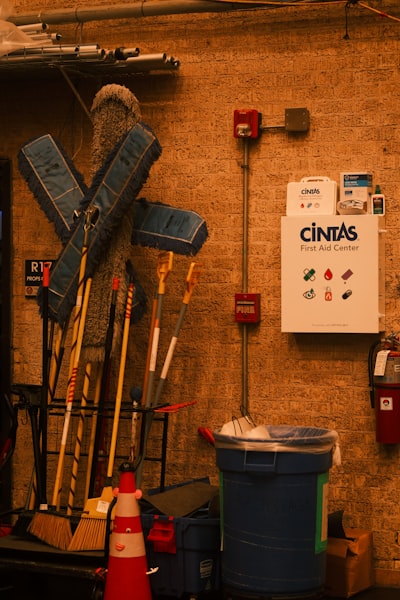 cut y tr: Herramientas silenciosas para limpiar el desorden ajeno