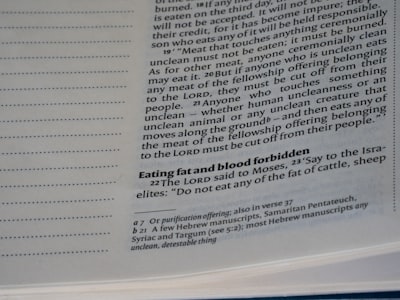 Semántica textual predice emociones; trayectorias numéricas pronostican cambios