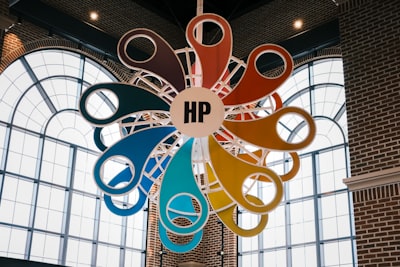 CCI impone multa a HP por colusión en licitaciones
