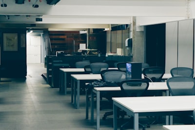 Sustituye SharePoint con IA y automatización en Bilbao